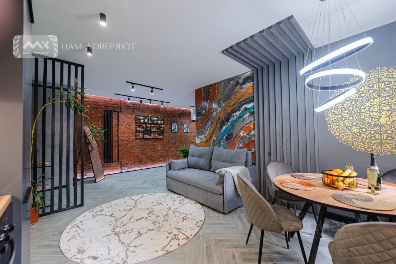 Продажа 3-комн квартиры на вторичном рынке 20-я Васильевского острова линия, 13