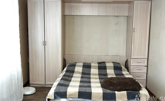 Продажа 1-комн квартиры на вторичном рынке Новоизмайловский пр-кт,  д. 32,  к. 4