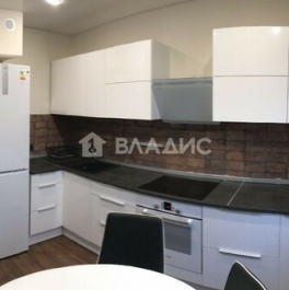 Продажа 2-комн квартиры на вторичном рынке улица Грина,  д. 1 к4