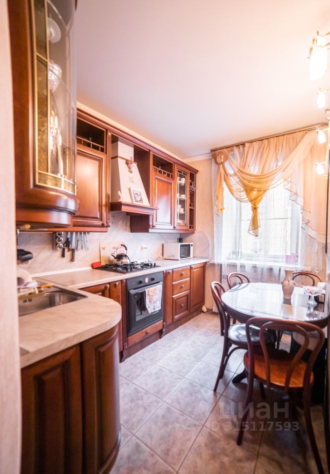 Продажа 2-комн квартиры на вторичном рынке Московский проспект, 63