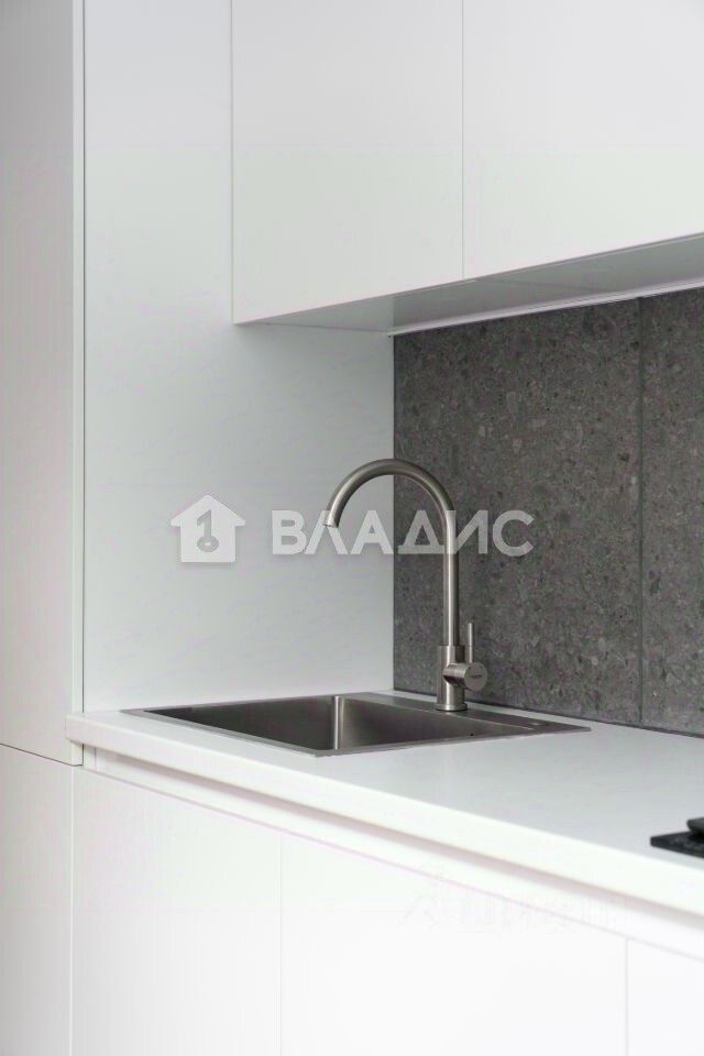 Продажа 2-комн квартиры на вторичном рынке проспект Малый Васильевского острова, 19