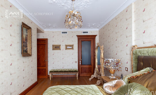 Продажа 3-комн квартиры на вторичном рынке Шпалерная улица