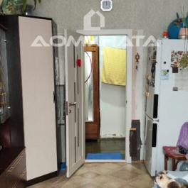 Продажа 6-комн квартиры на вторичном рынке 18-я линия,  д. 25