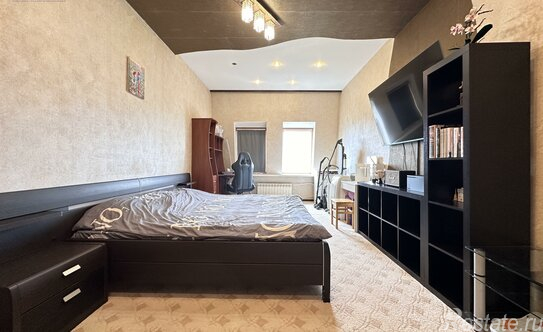 Продажа 4-комн квартиры на вторичном рынке Дыбенко ул,  д. 21,  к. 3