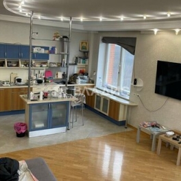 Продажа 3-комн квартиры на вторичном рынке Звенигородская улица,  д. 7