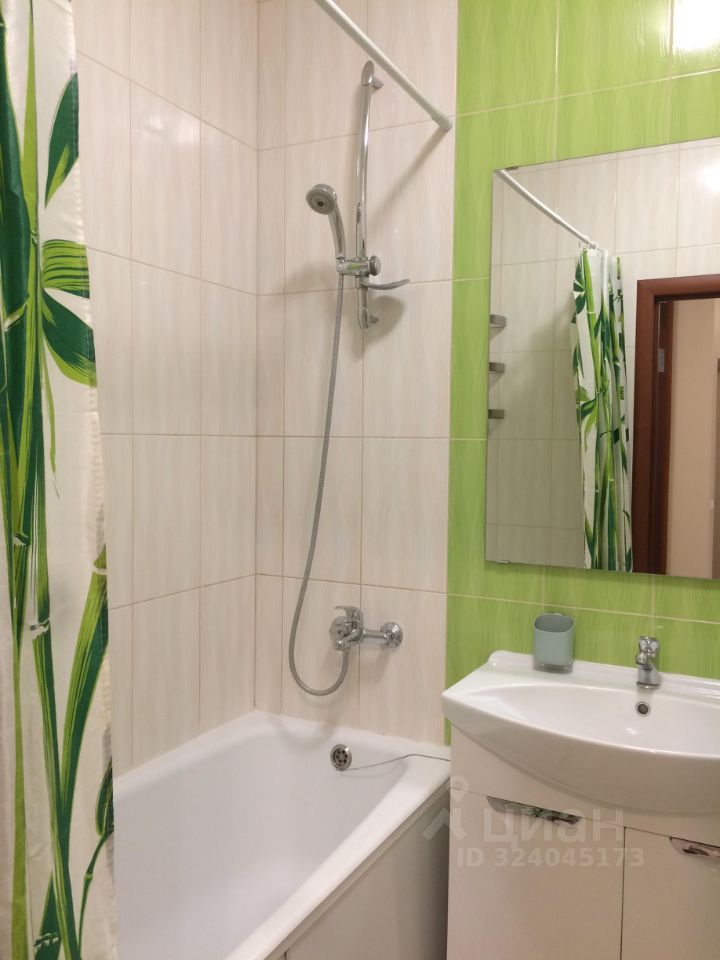 Аренда 2-комн квартиры на вторичном рынке Жуковский, улица Солнечная, 9