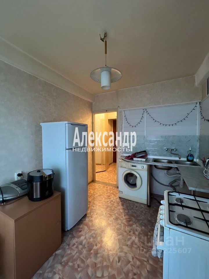 Продажа 1-комн квартиры на вторичном рынке Кондратьевский проспект, 79