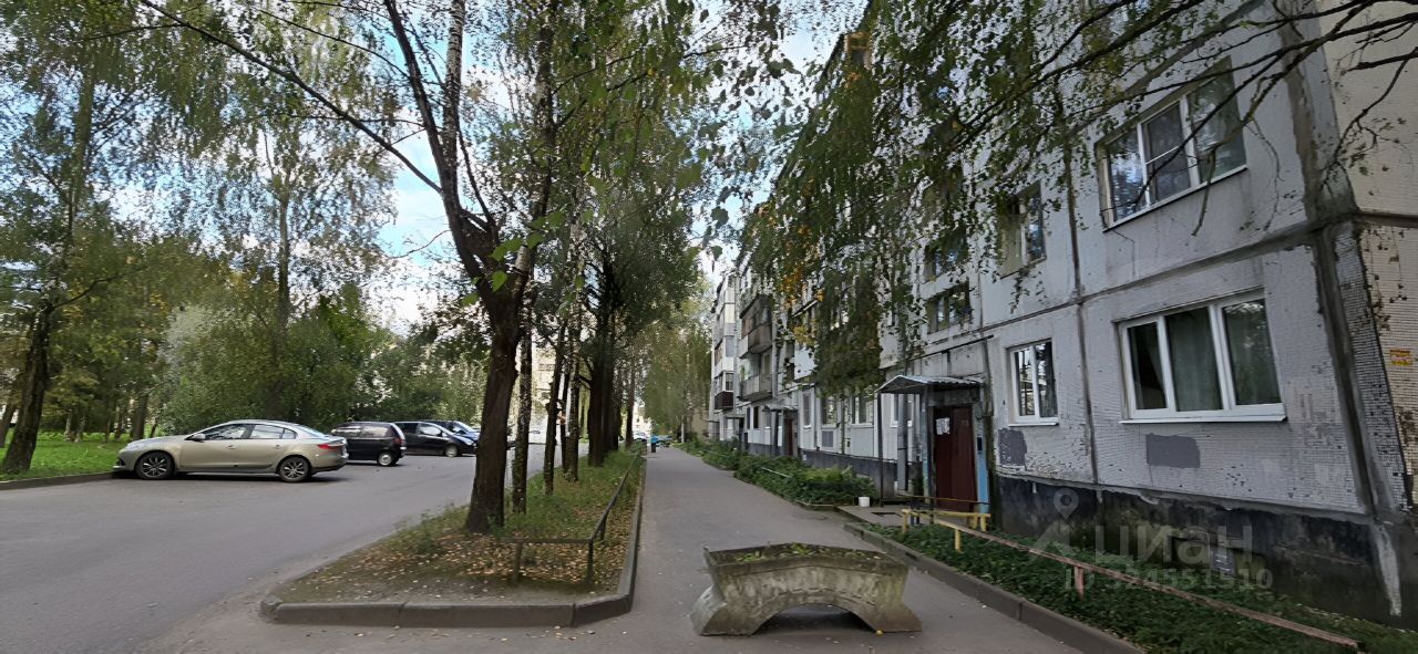 Продажа 2-комн квартиры на вторичном рынке пос. Новый Свет, 11