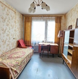 Продажа 2-комн квартиры на вторичном рынке улица Маршала Захарова,  д. 15
