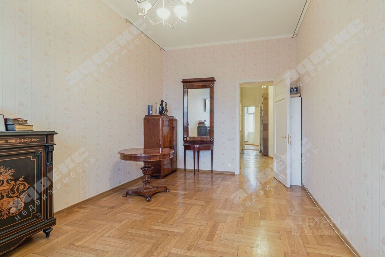 Продажа 6-комн квартиры на вторичном рынке Петропавловская улица, 4