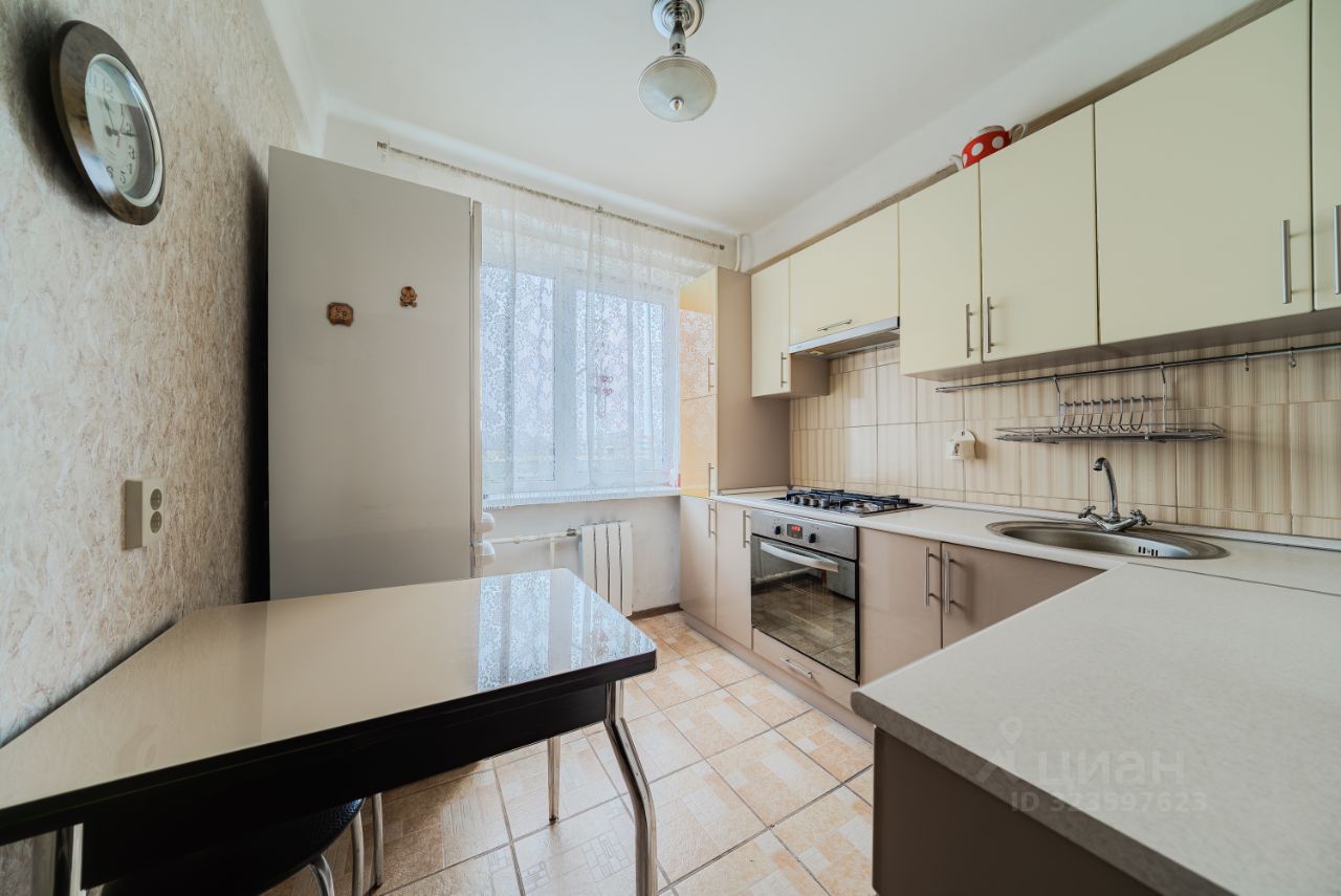 Продажа 2-комн квартиры на вторичном рынке Светлановский проспект, 40К2