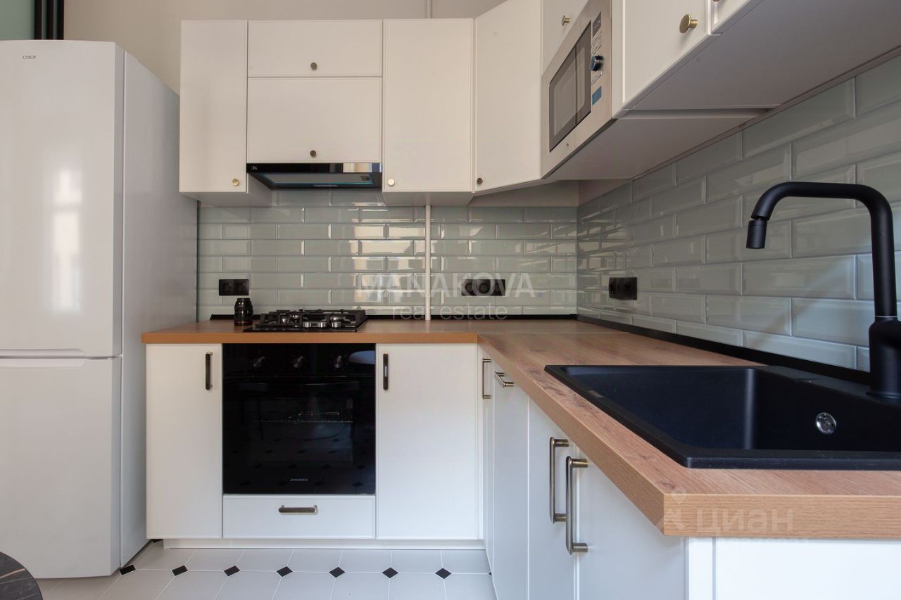 Продажа 2-комн квартиры на вторичном рынке переулок Басков, 26