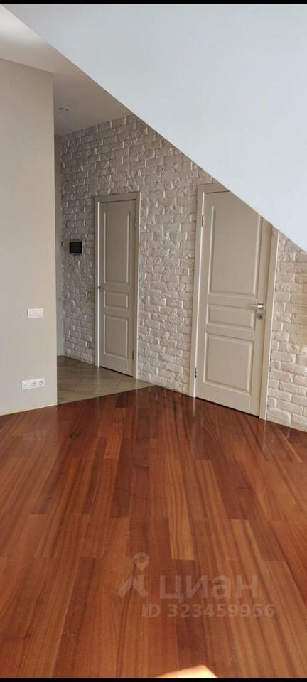 Продажа 3-комн квартиры на вторичном рынке Звенигород, улица Комарова, 17