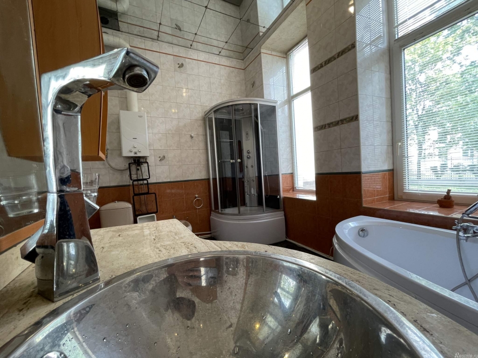 Аренда 4-комн квартиры на вторичном рынке Пушкин, Радищева,  д. 2/10