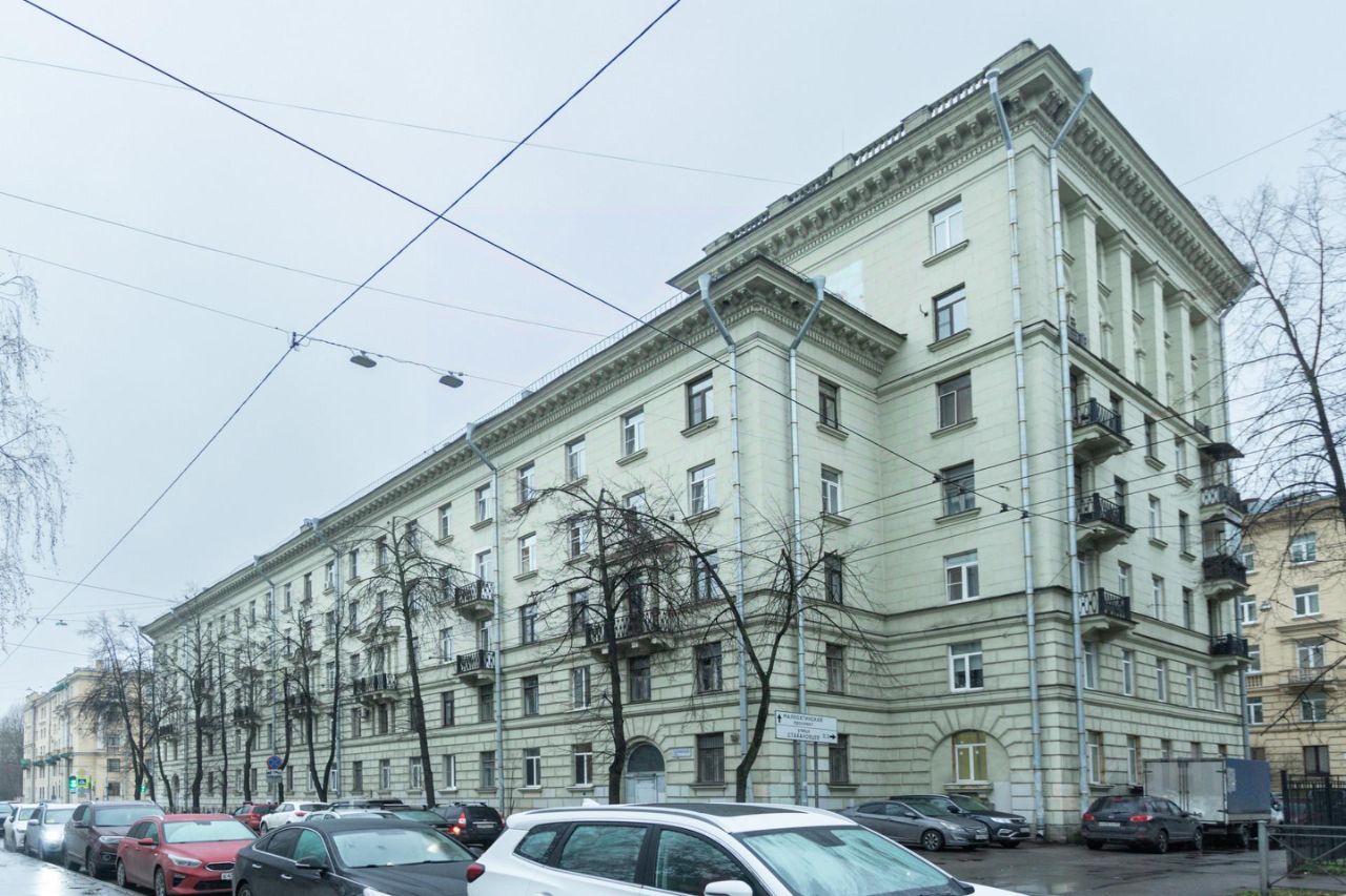 Продажа 4-комн квартиры на вторичном рынке Таллинская улица, 12/18