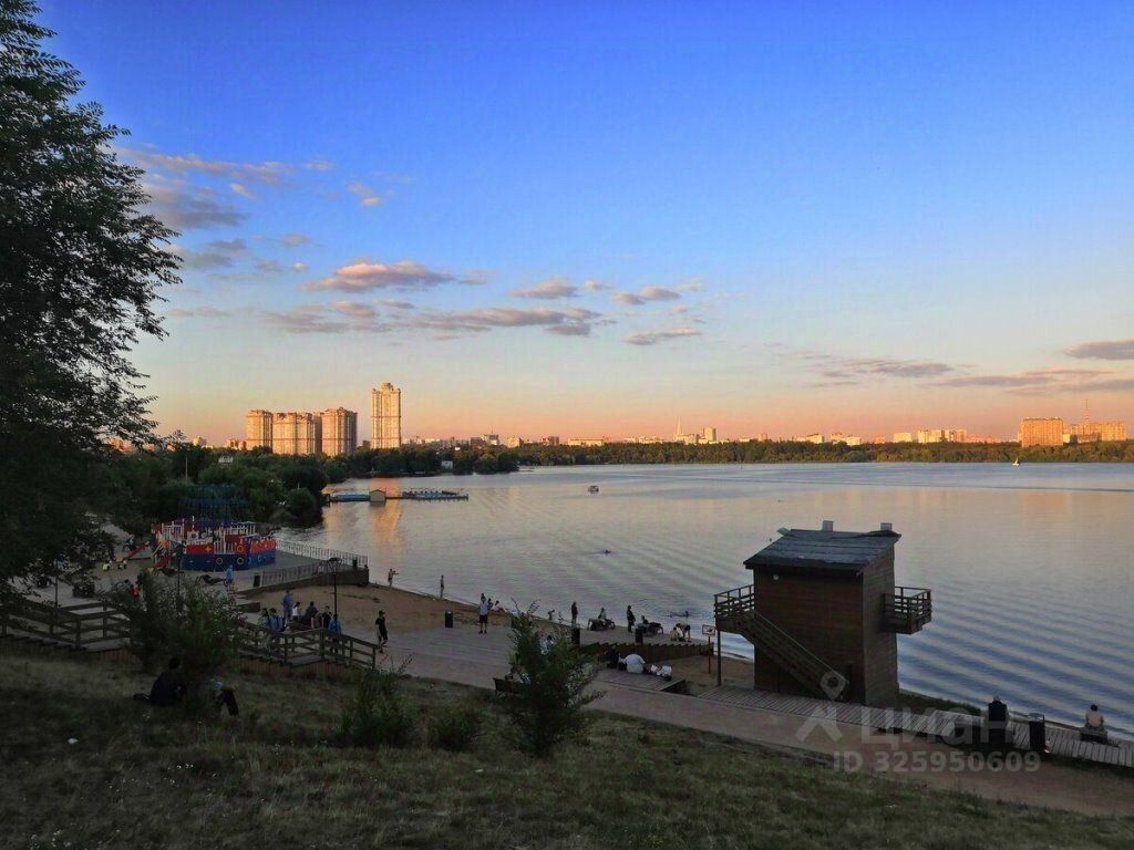 Продажа 4-комн квартиры на вторичном рынке Таллинская улица, 32К3