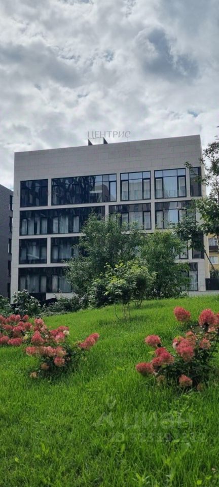Продажа 4-комн квартиры на вторичном рынке улица Усачева, 15А