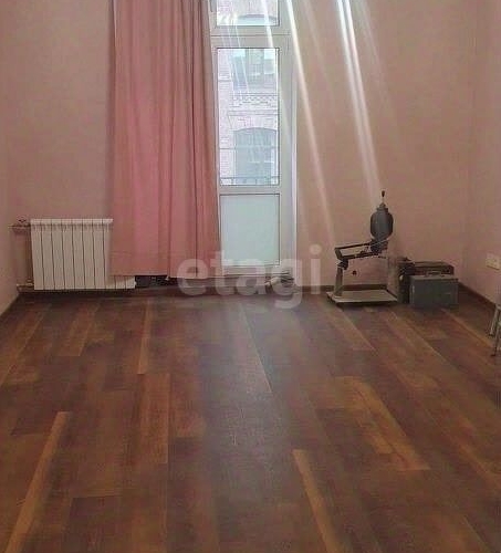 3-комн квартира улица Красного Курсанта, 26