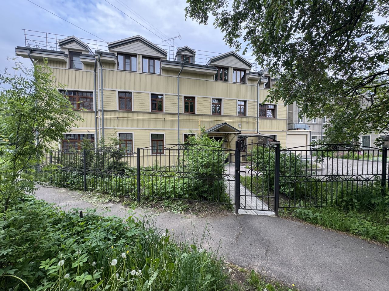 Продажа 2-комн квартиры на вторичном рынке Павловск, Песчаный переулок, 9