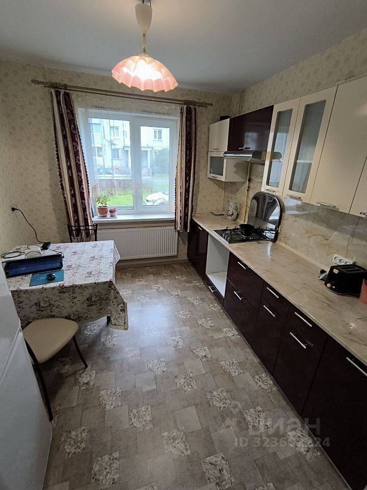 Продажа 4-комн квартиры на вторичном рынке Рябовское шоссе, 121К3