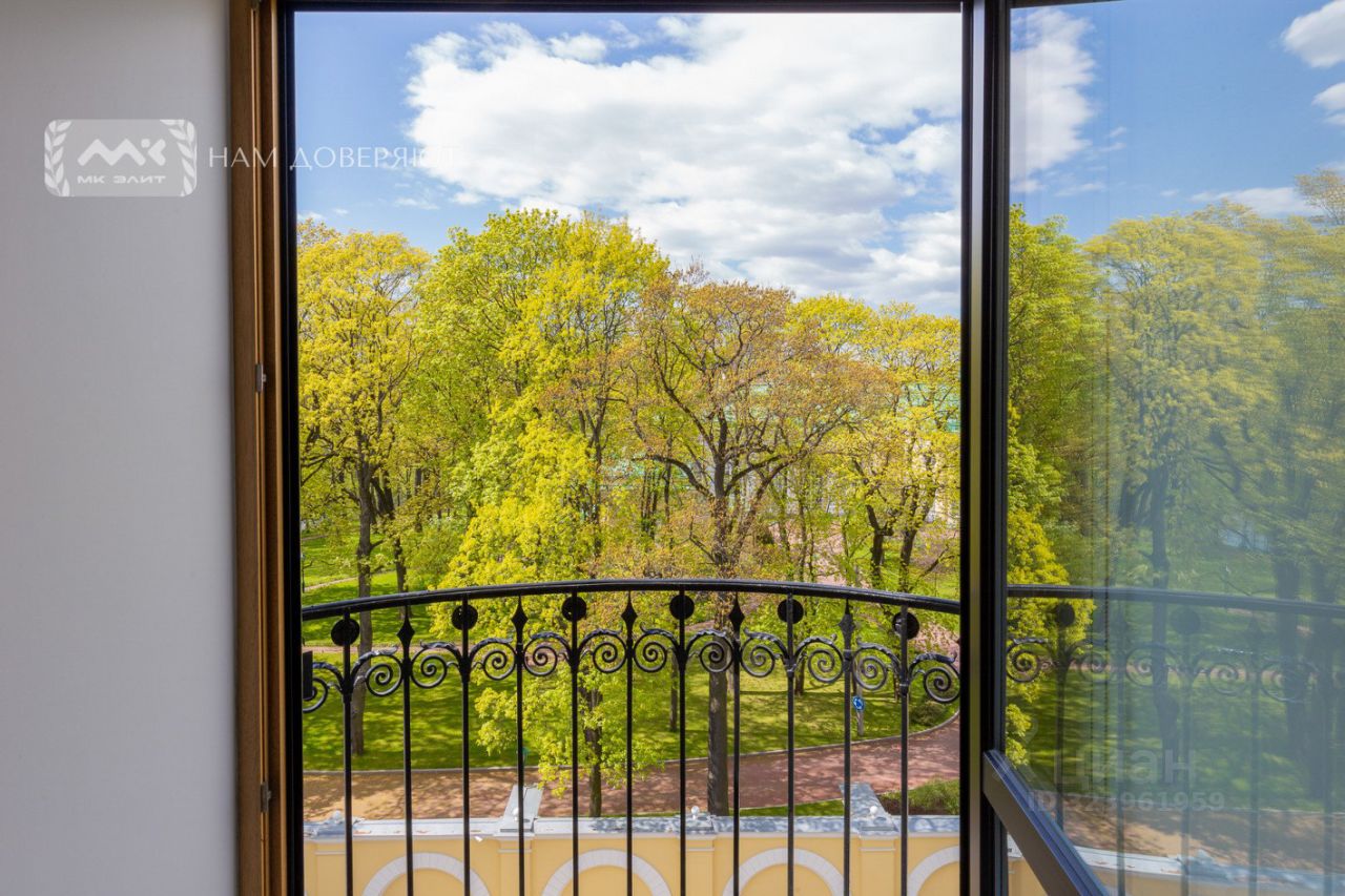 Продажа 4-комн квартиры на вторичном рынке Таврическая улица, 37