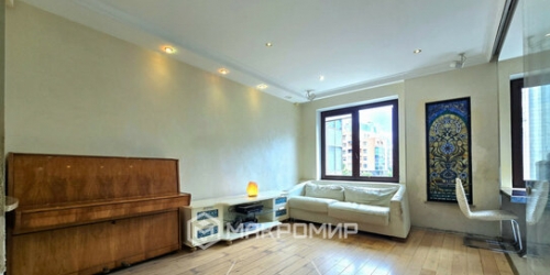 3-комн квартира Рюхина улица,  д. 12