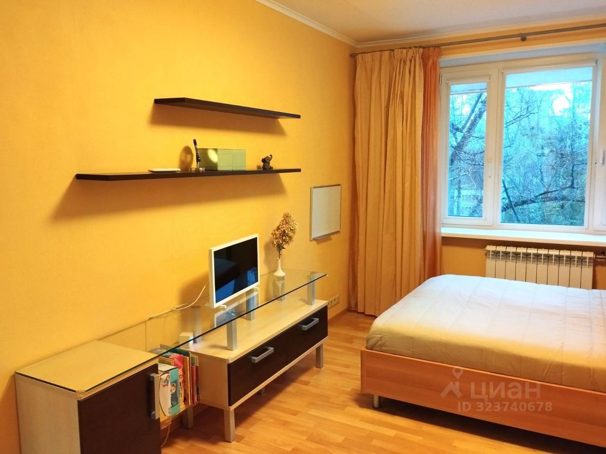 Продажа 3-комн квартиры на вторичном рынке Снежная улица, 14К1