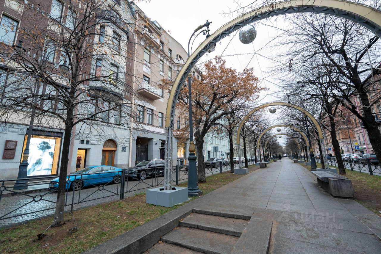 Продажа 2-комн квартиры на вторичном рынке Большая Конюшенная улица, 13