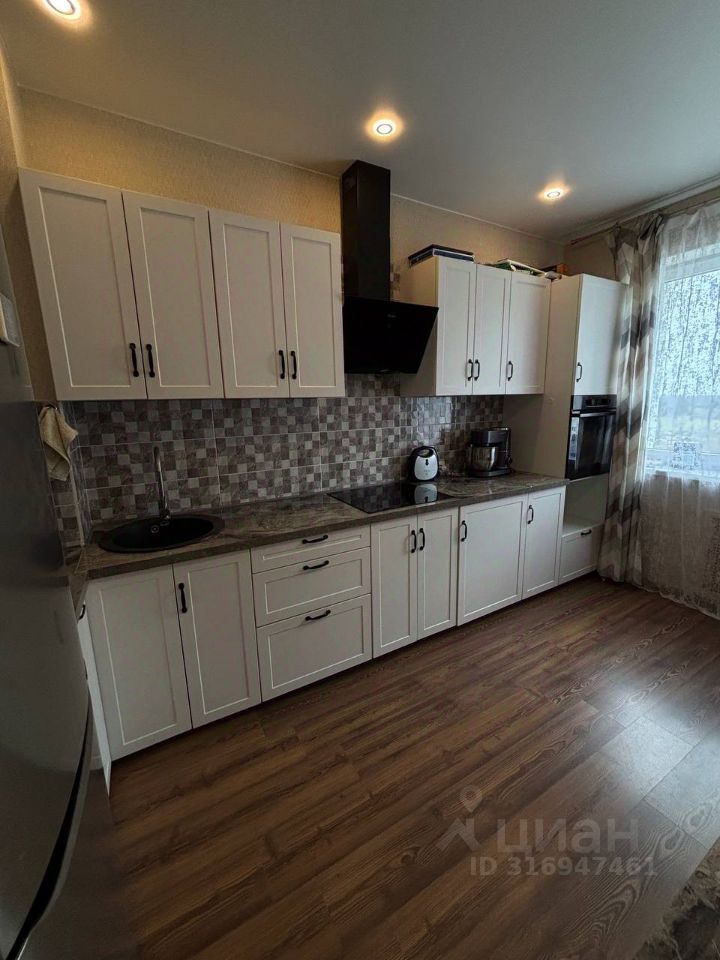 Продажа 1-комн квартиры на вторичном рынке Голубое пгт, улица Трехсвятская, 6