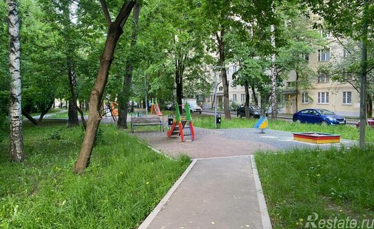 Продажа 3-комн квартиры на вторичном рынке Онежская улица,  д. 47