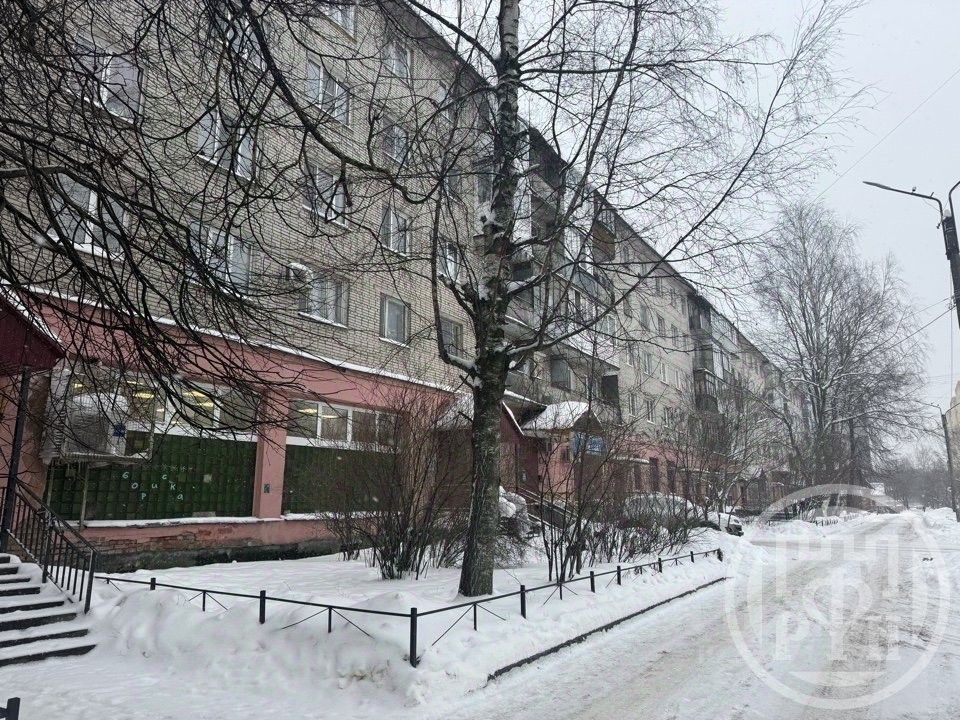 Продажа 2-комн квартиры на вторичном рынке Кировск, Набережная улица, 11