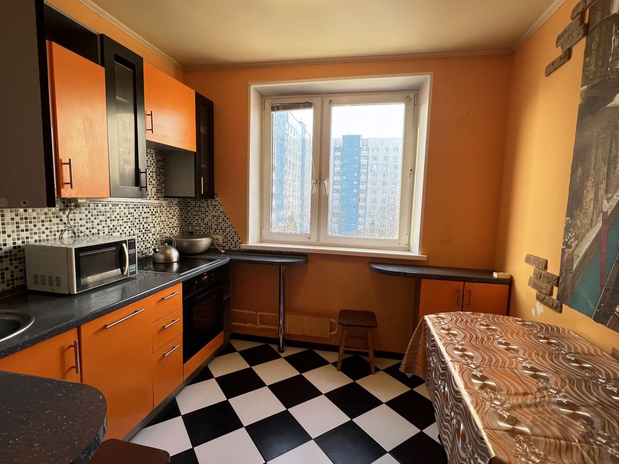 Продажа 3-комн квартиры на вторичном рынке Королев, проспект Космонавтов, 26