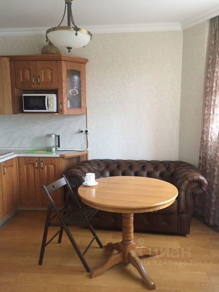 Продажа 2-комн квартиры на вторичном рынке 3-я Парковая улица, 63
