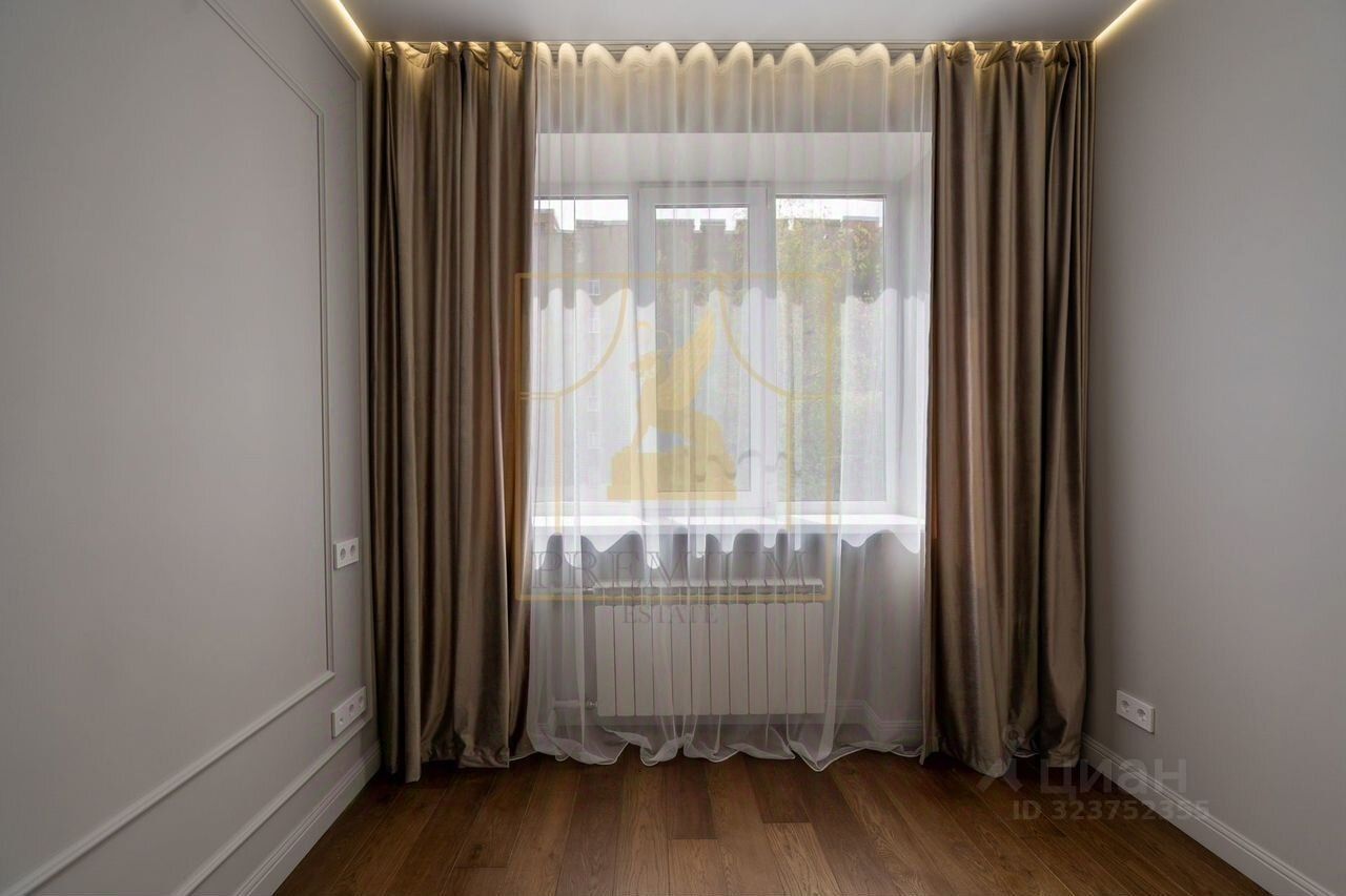 Продажа 2-комн квартиры на вторичном рынке 13-я Васильевского острова линия, 80