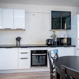 Продажа 2-комн квартиры на вторичном рынке наб Реки Каменки,  д. 19,  к. 1