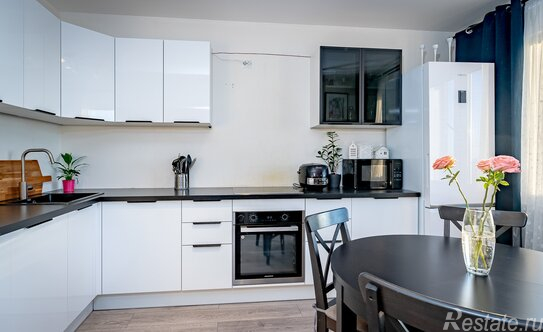 Продажа 2-комн квартиры на вторичном рынке наб Реки Каменки,  д. 19,  к. 1