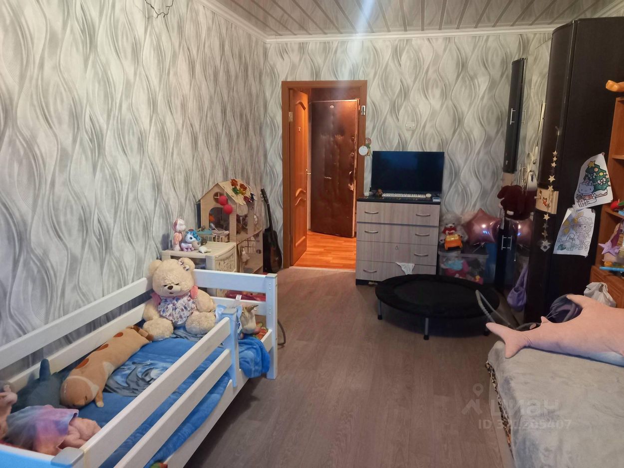 Продажа 3-комн квартиры на вторичном рынке д. Большие Колпаны, улица 30 лет Победы, 5