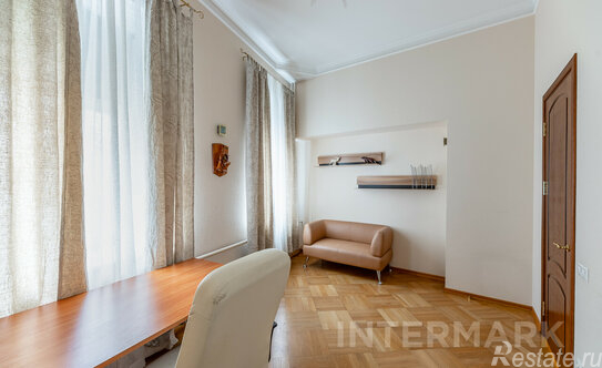 Аренда 3-комн квартиры на вторичном рынке ул Неглинная,  д. 18,  к. 1