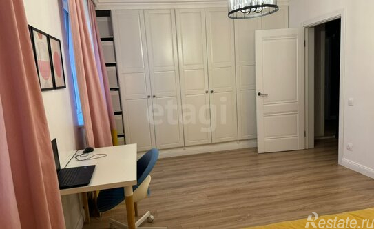 Продажа 3-комн квартиры на вторичном рынке Мартыновская улица,  д. 8