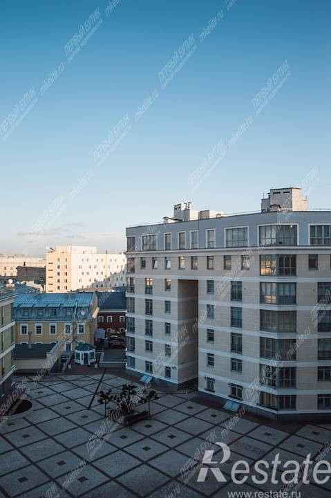 Продажа 4-комн квартиры на вторичном рынке Волховский пер. ,  д. 4