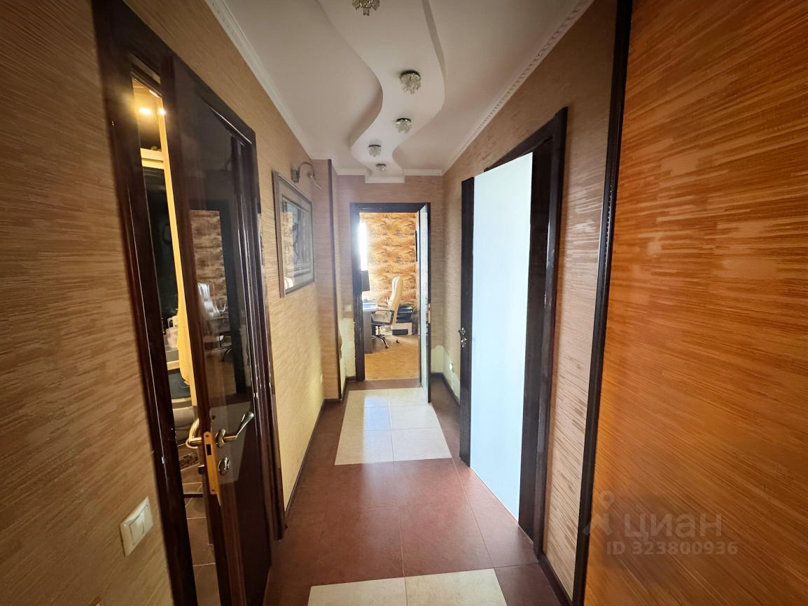 Продажа 4-комн квартиры на вторичном рынке Западный мкр, улица Рабочая, 58