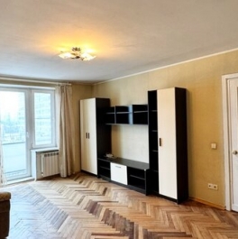 Продажа 2-комн квартиры на вторичном рынке Московский пр-кт,  д. 205 литБ