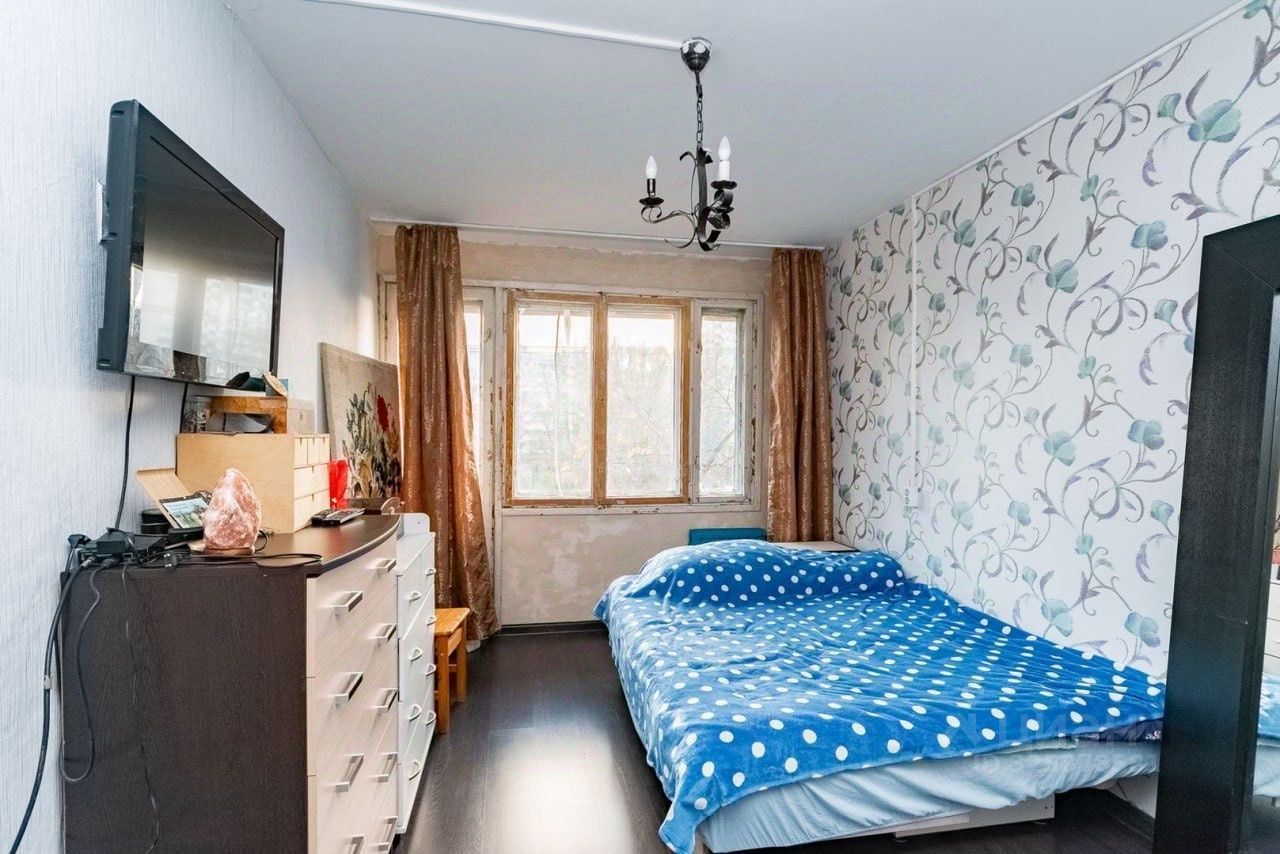 Продажа 3-комн квартиры на вторичном рынке улица Тамбасова, 4К2