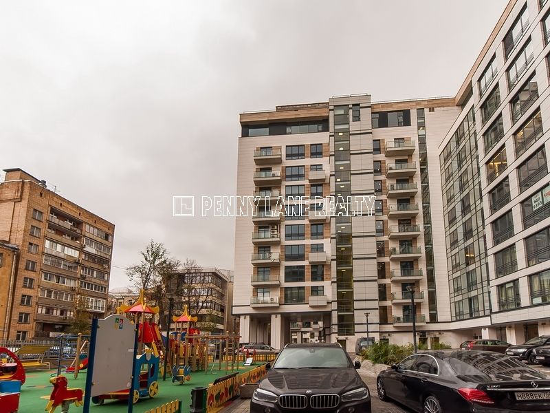 Продажа 4-комн квартиры на вторичном рынке Казарменный переулок, 3