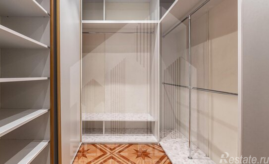 Продажа 4-комн квартиры на вторичном рынке Давыдковская улица,  д. 3