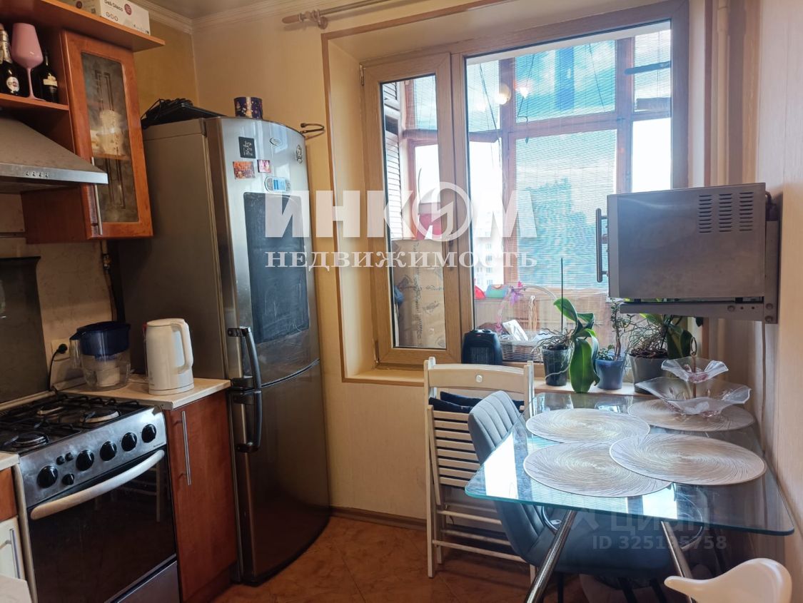 Продажа 2-комн квартиры на вторичном рынке Сиреневый бульвар, 64/31