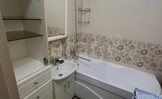 Продажа 1-комн квартиры на вторичном рынке Арцеуловская Аллея,  д. 23 к1