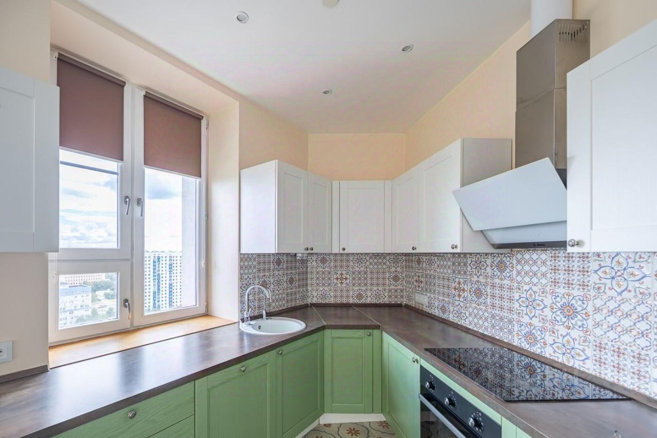 Продажа 3-комн квартиры на вторичном рынке улица Бутлерова, 7Б