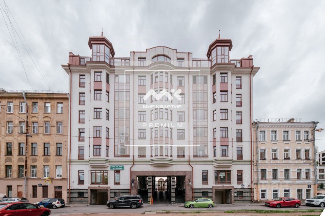 Продажа 3-комн квартиры на вторичном рынке 15-я Васильевского острова линия, 76