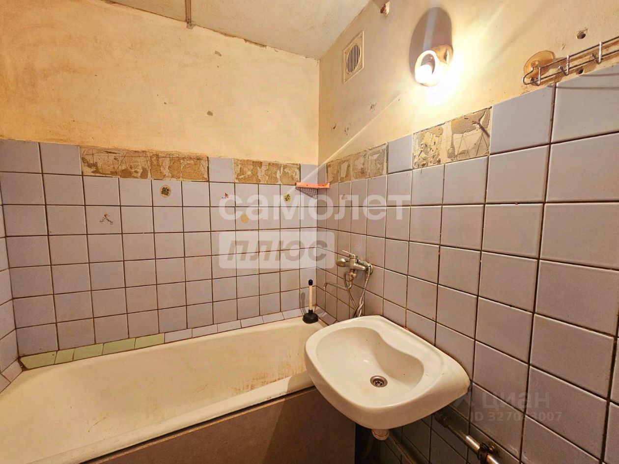 Продажа 2-комн квартиры на вторичном рынке пос. Назарьево, 18